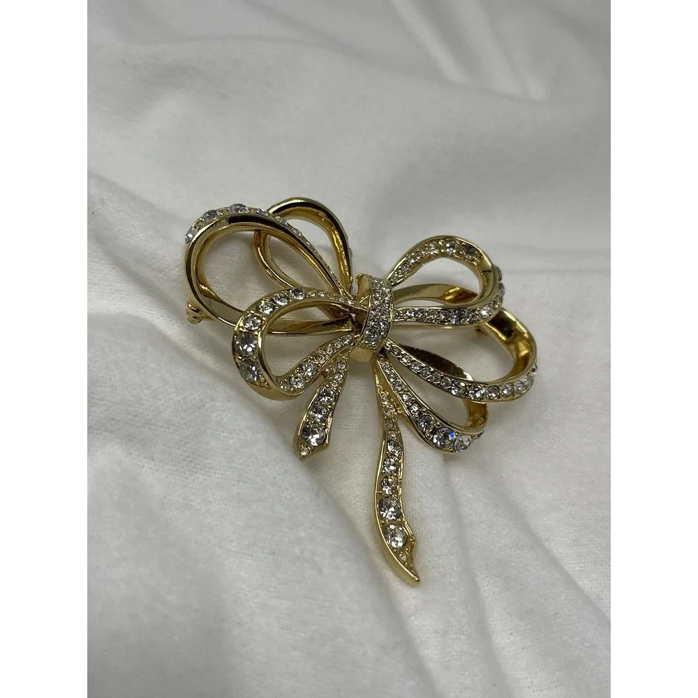 Vintage KJL For Avon Bow Pin Brooch Crystal Gold Tone Kenneth Jay Lane 2 3/4 In.